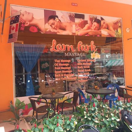 Larn Park Resortel Patong Екстериор снимка