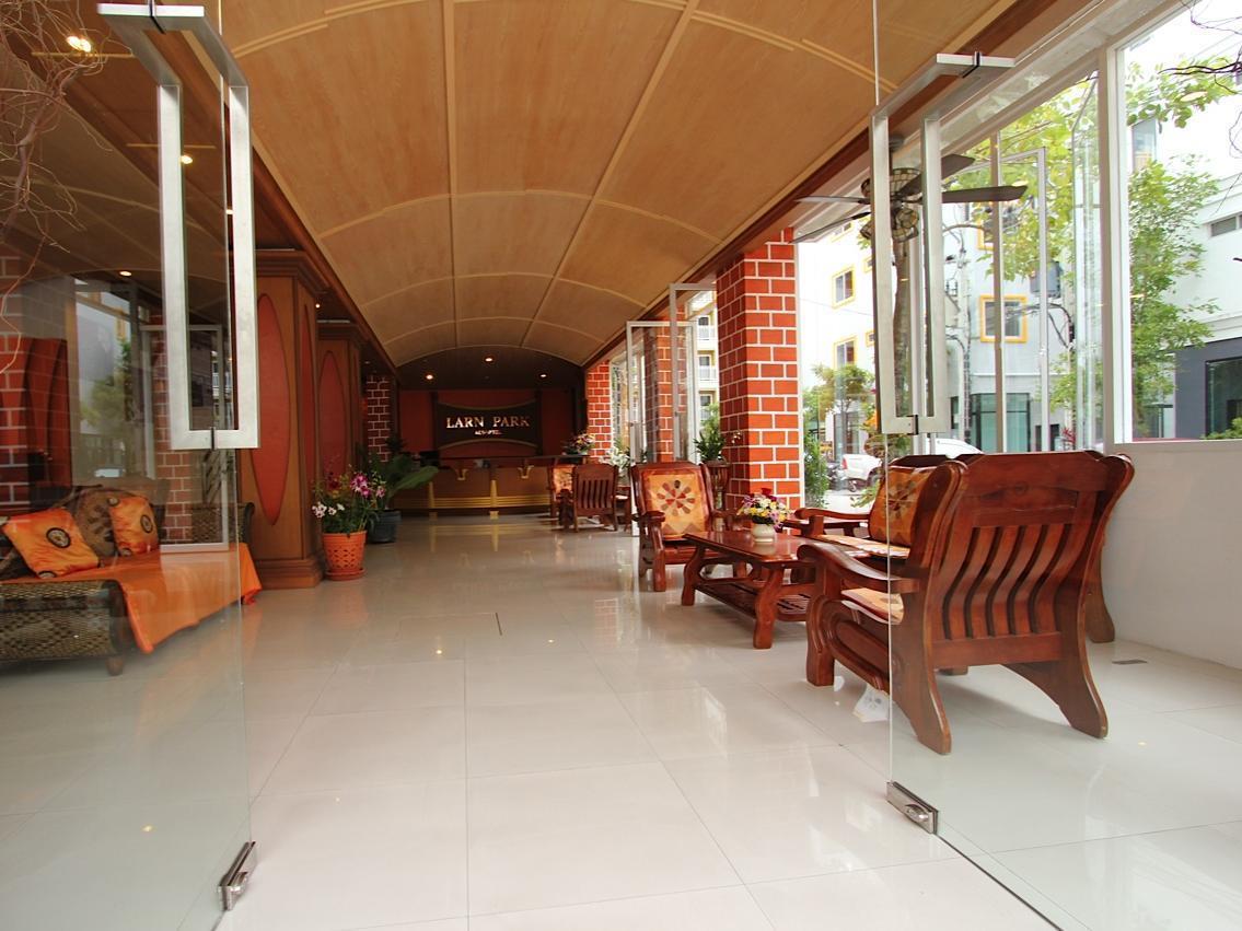 Larn Park Resortel Patong Екстериор снимка