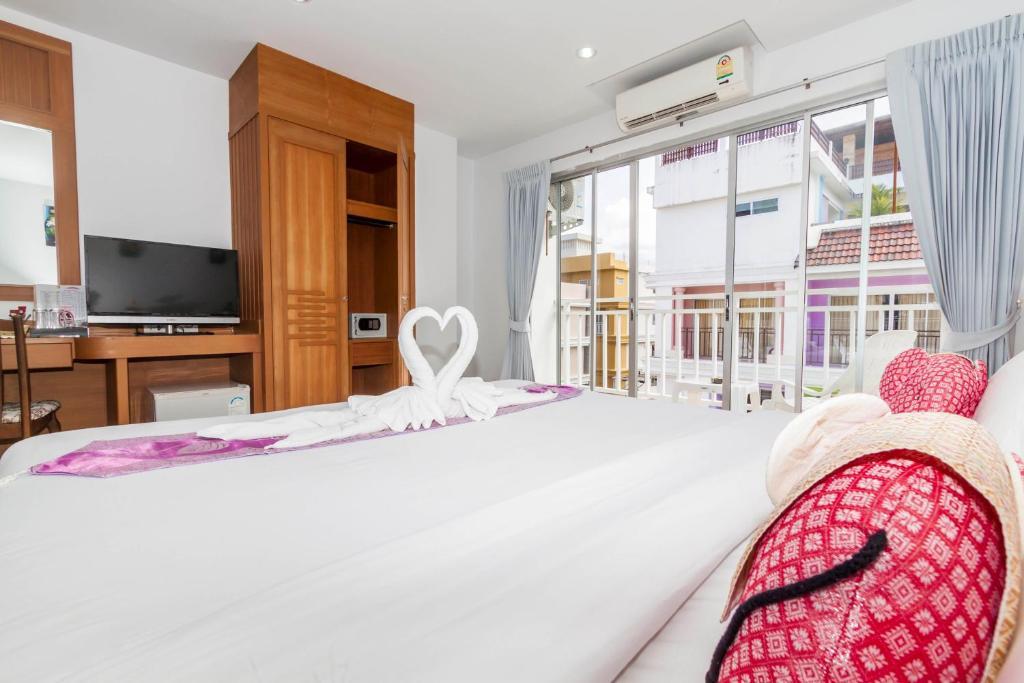 Larn Park Resortel Patong Стая снимка