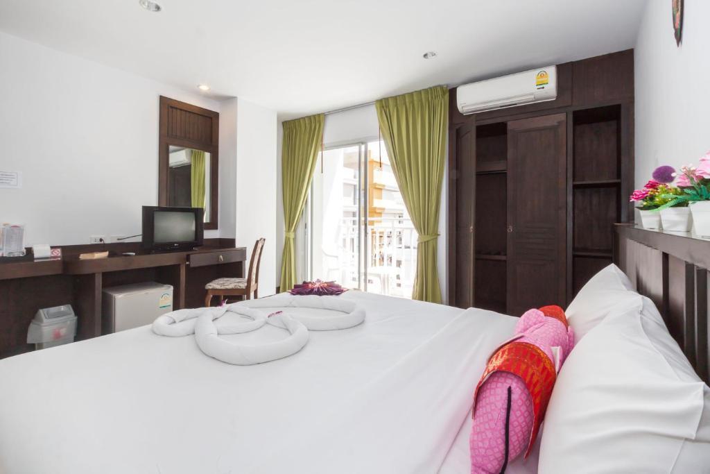 Larn Park Resortel Patong Стая снимка