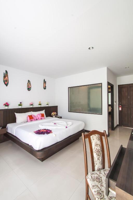 Larn Park Resortel Patong Стая снимка