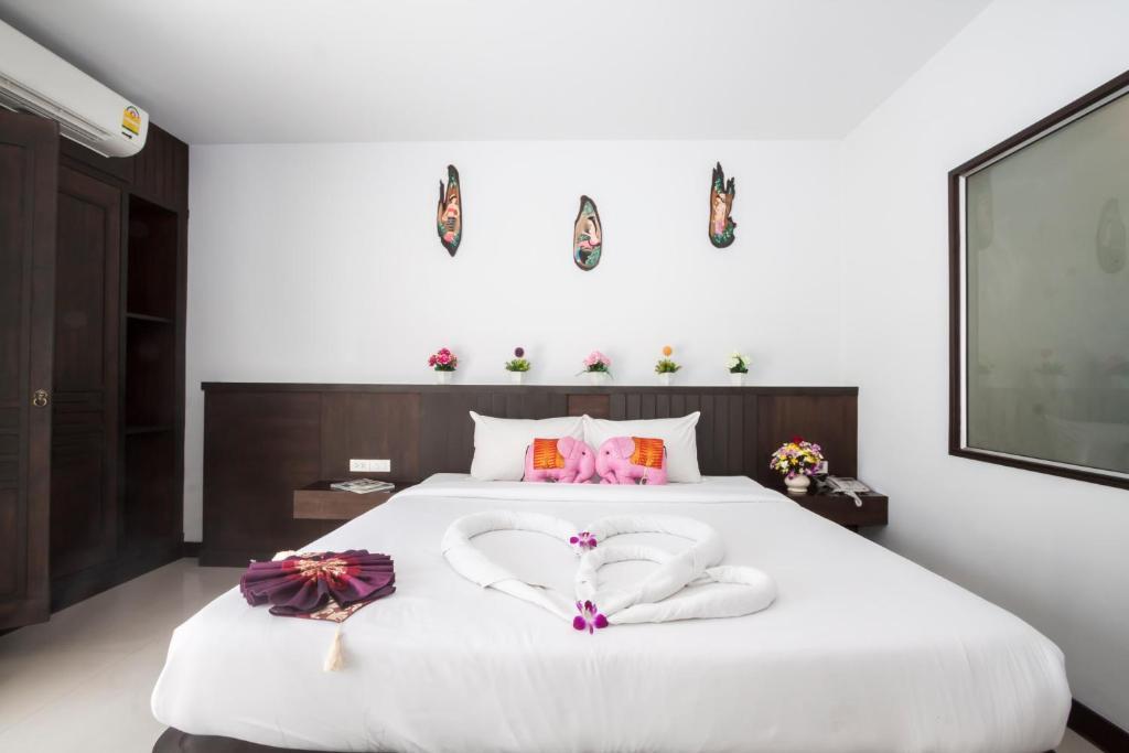 Larn Park Resortel Patong Стая снимка