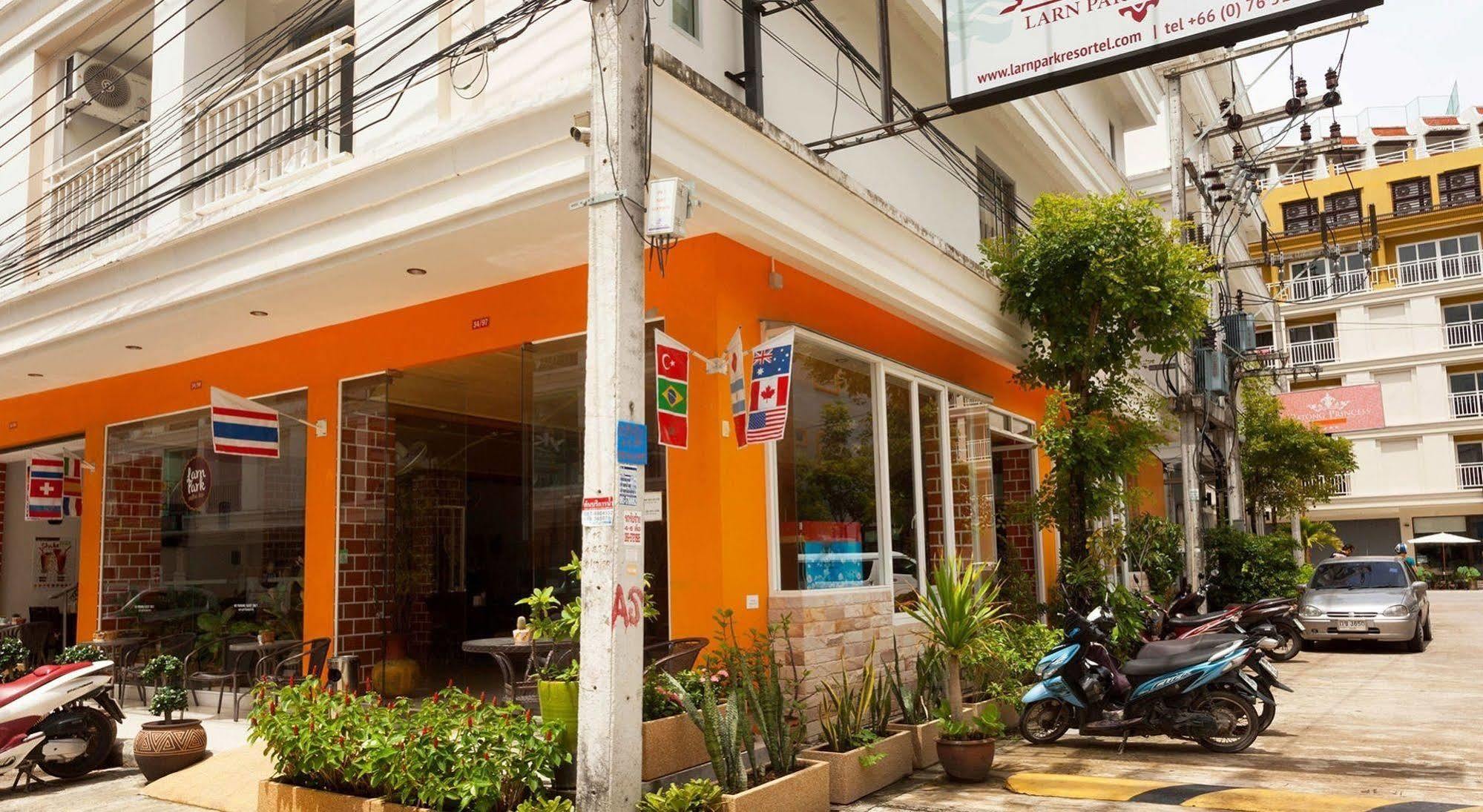 Larn Park Resortel Patong Екстериор снимка