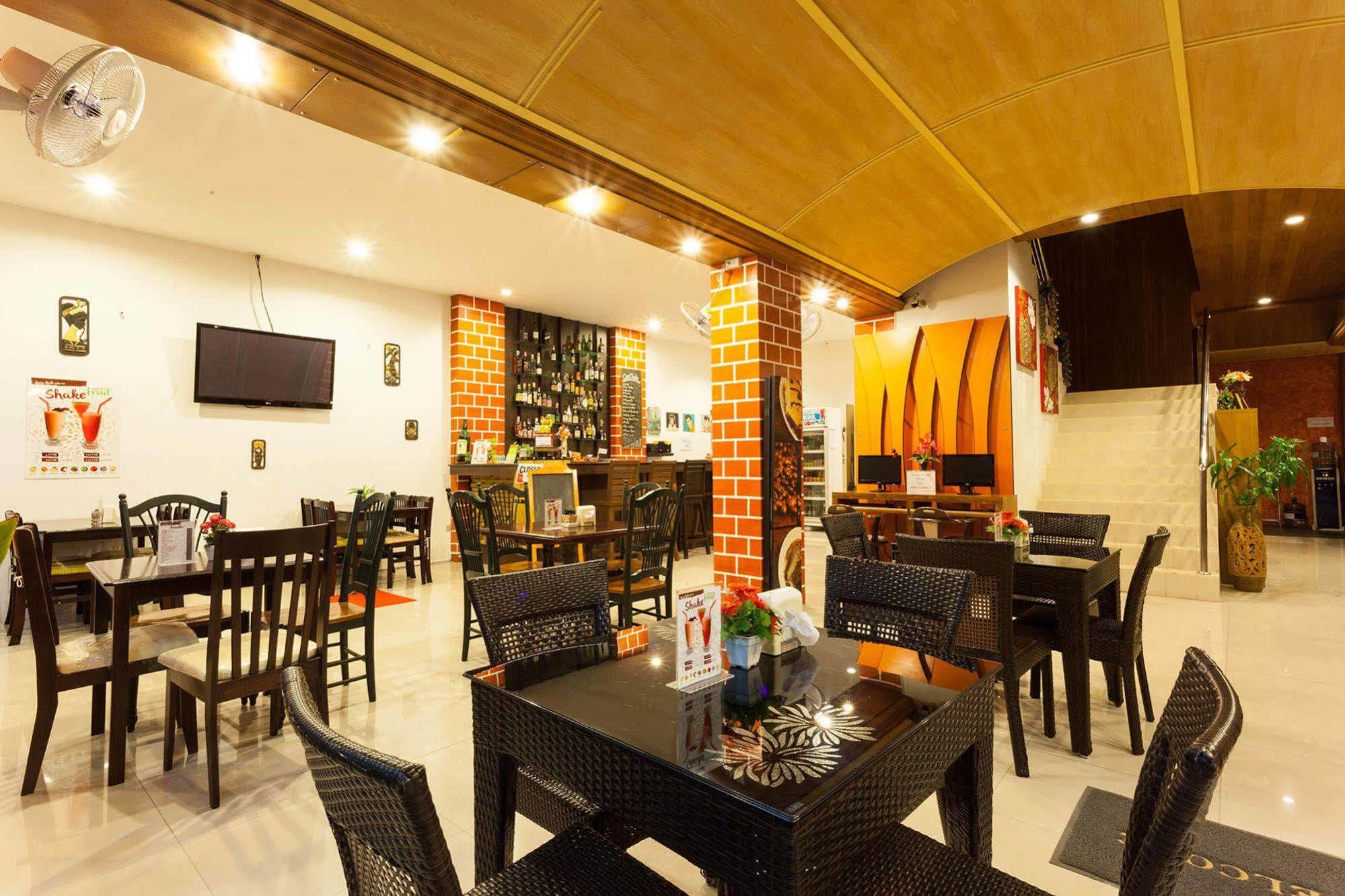 Larn Park Resortel Patong Екстериор снимка