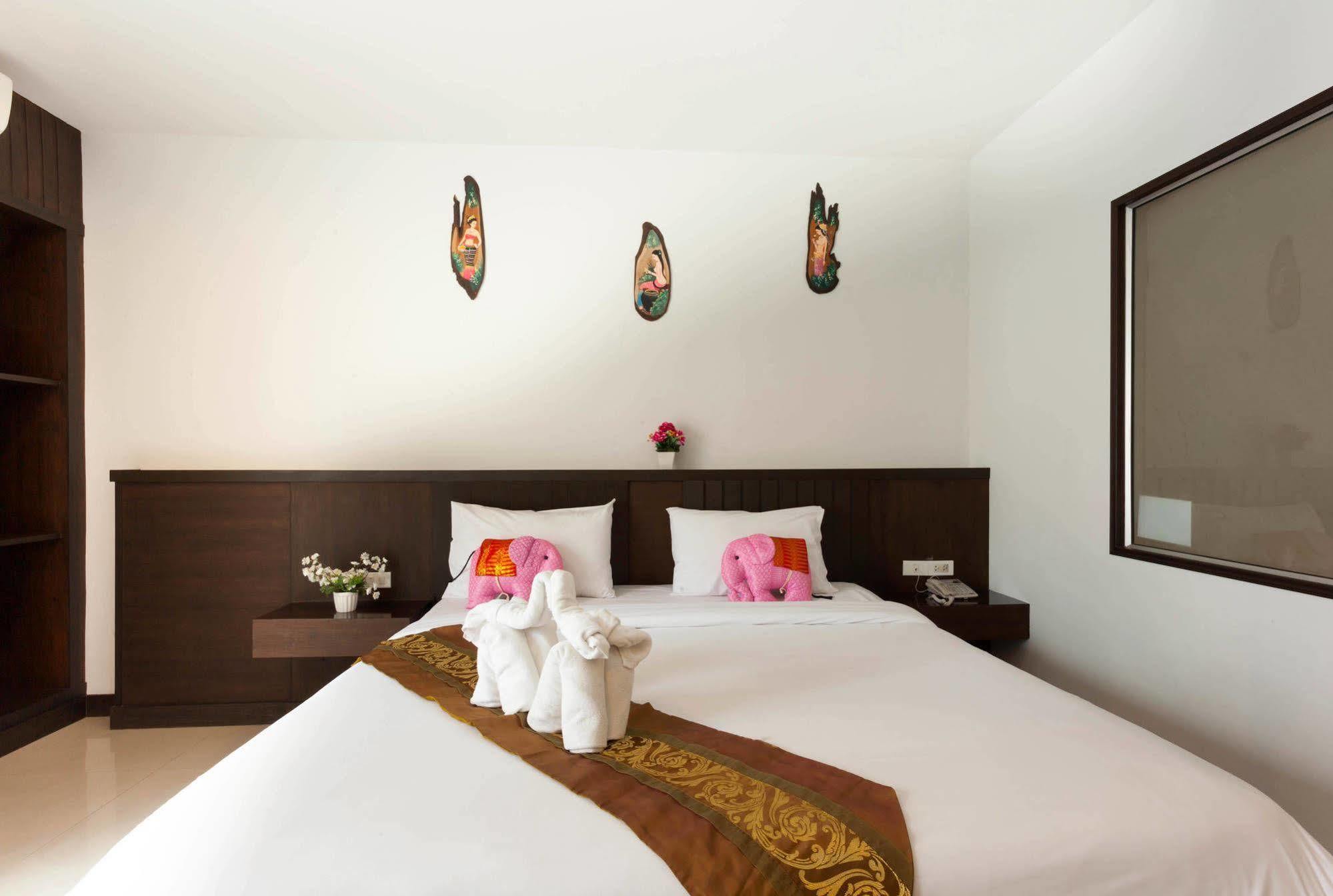 Larn Park Resortel Patong Екстериор снимка