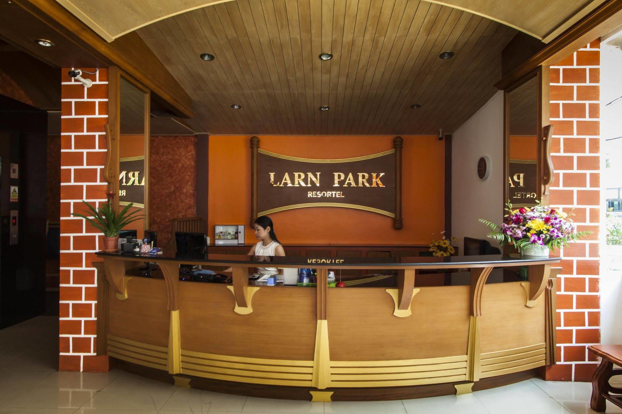 Larn Park Resortel Patong Екстериор снимка