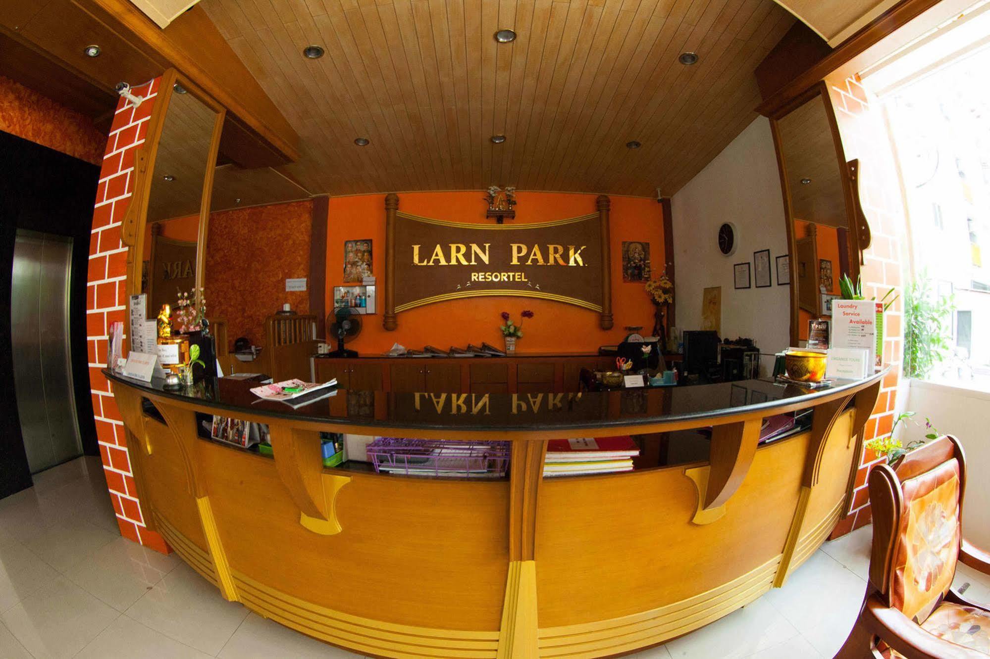 Larn Park Resortel Patong Екстериор снимка