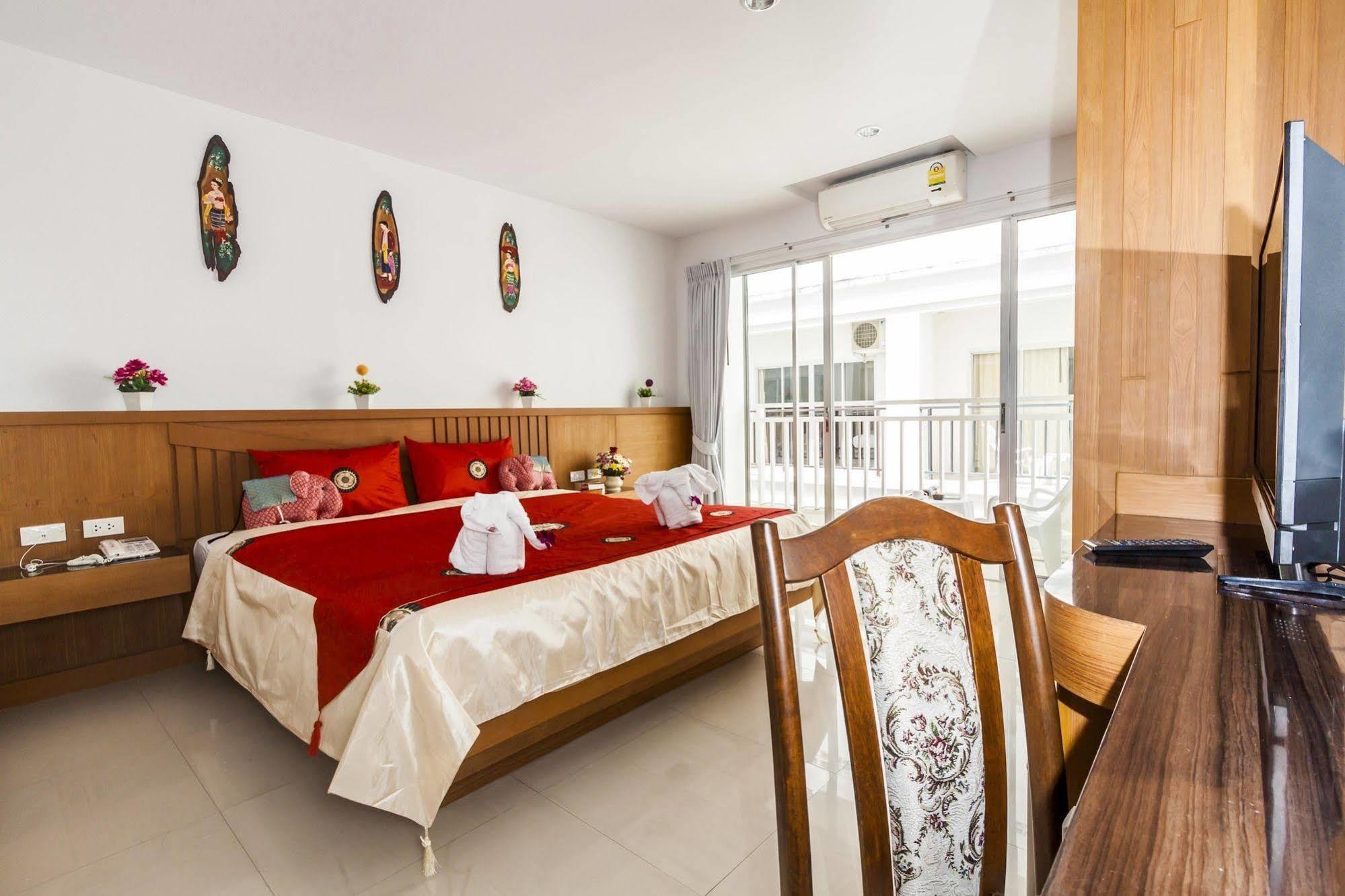 Larn Park Resortel Patong Екстериор снимка