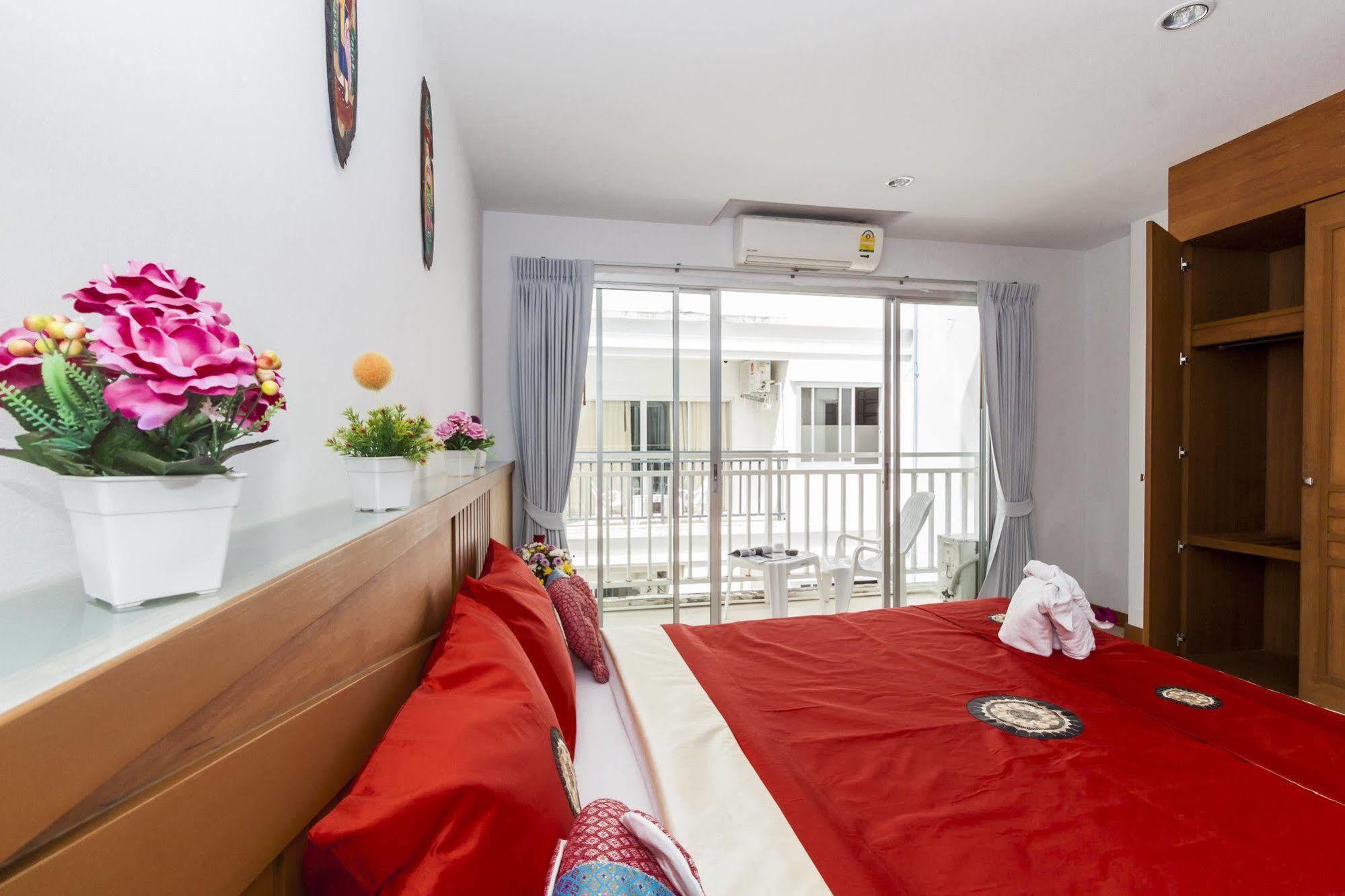 Larn Park Resortel Patong Екстериор снимка
