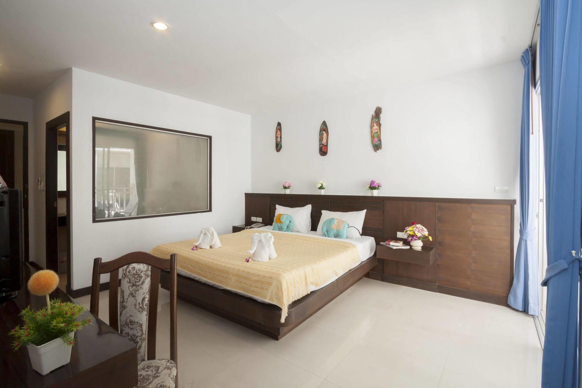 Larn Park Resortel Patong Екстериор снимка