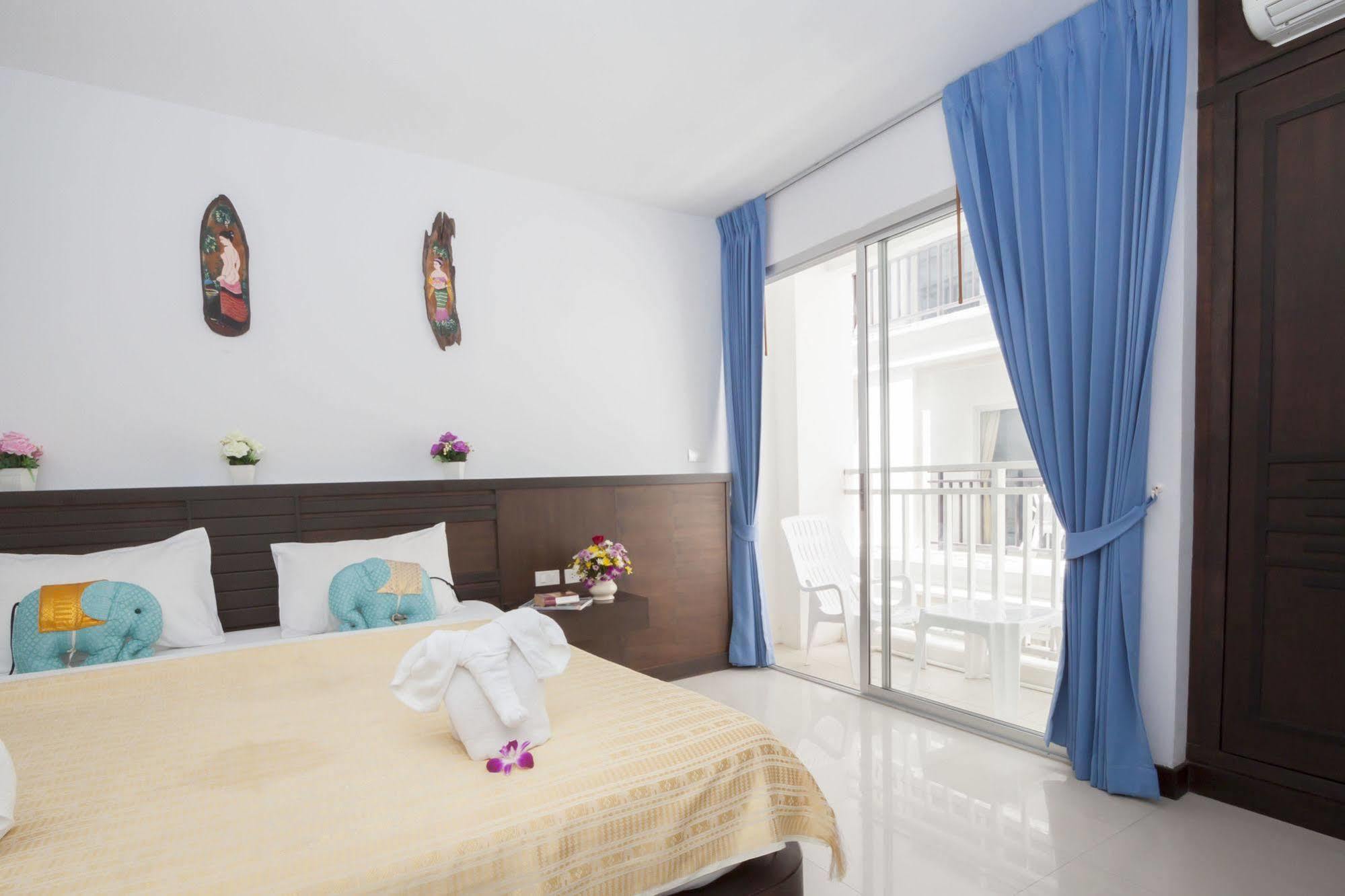 Larn Park Resortel Patong Екстериор снимка