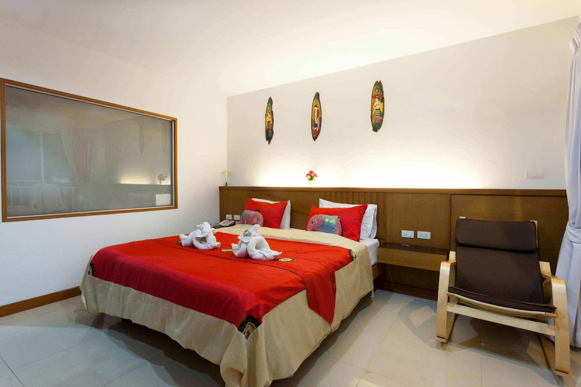 Larn Park Resortel Patong Екстериор снимка