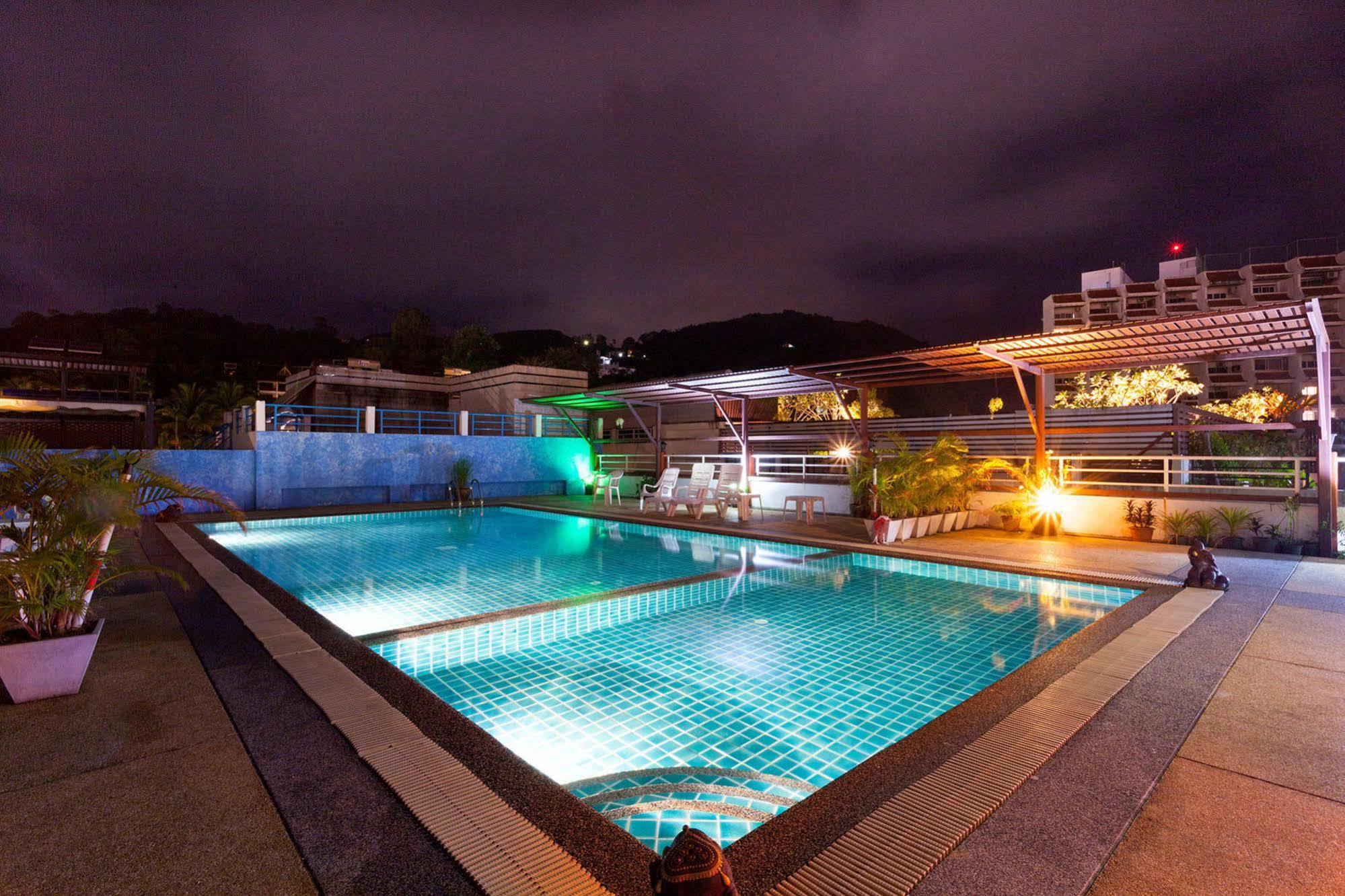 Larn Park Resortel Patong Екстериор снимка