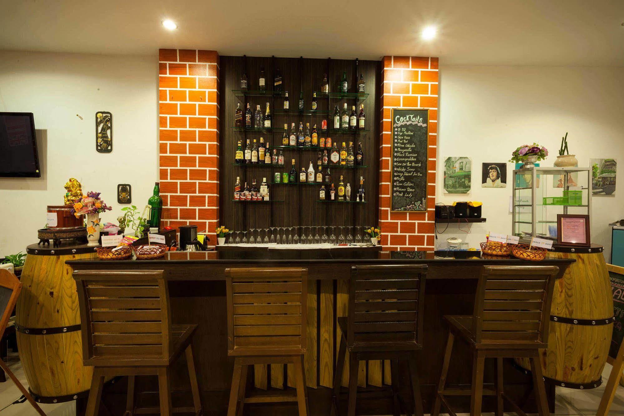 Larn Park Resortel Patong Екстериор снимка