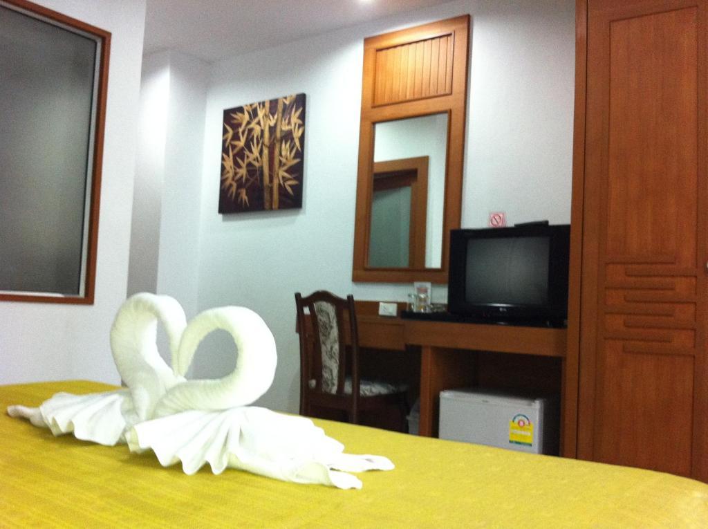 Larn Park Resortel Patong Екстериор снимка
